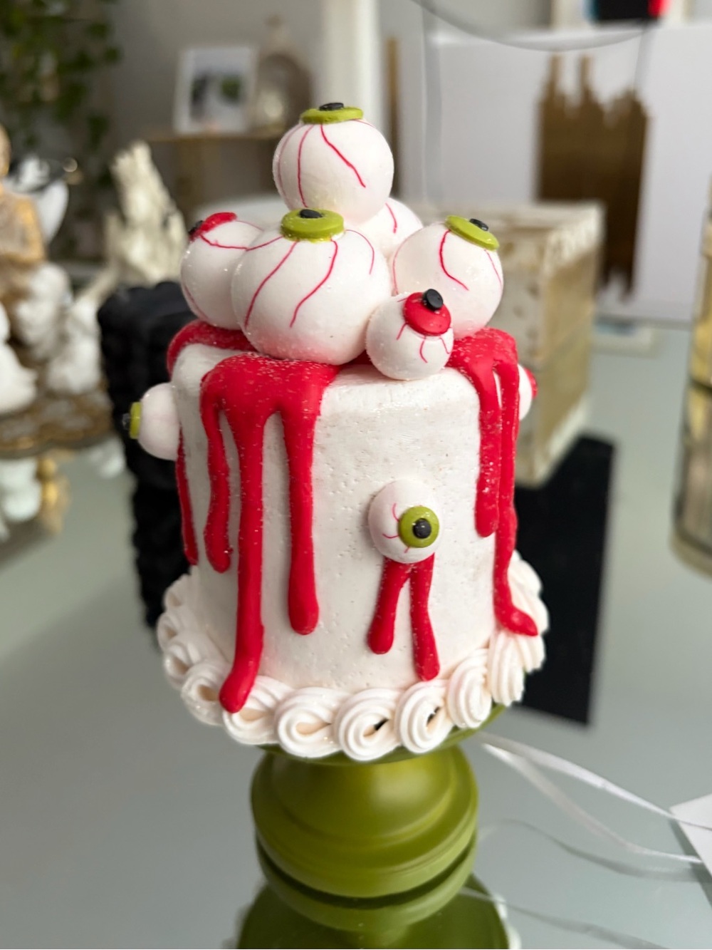 VIRAL Super Fun Bloody Eyeball Sparkle Mini Pedestal Cake Decor!